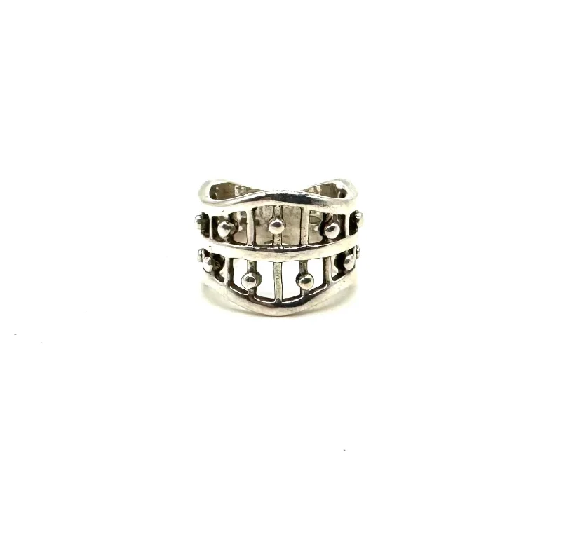 Modernist Pebbled Open Work Wavy Band Ring