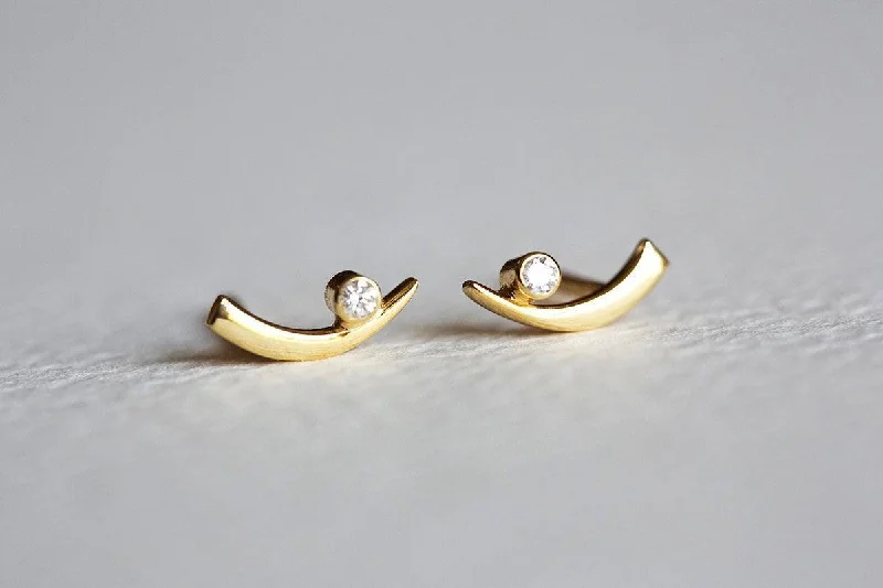 Claw-Shaped Diamond Stud Earrings